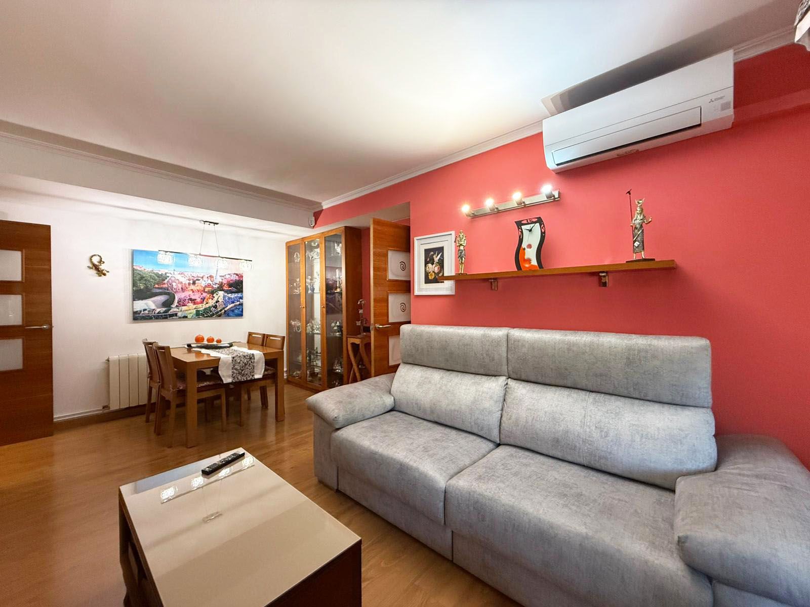 Sala de estar de Planta baja en venta en  Barcelona Capital con Calefacción y Balcón