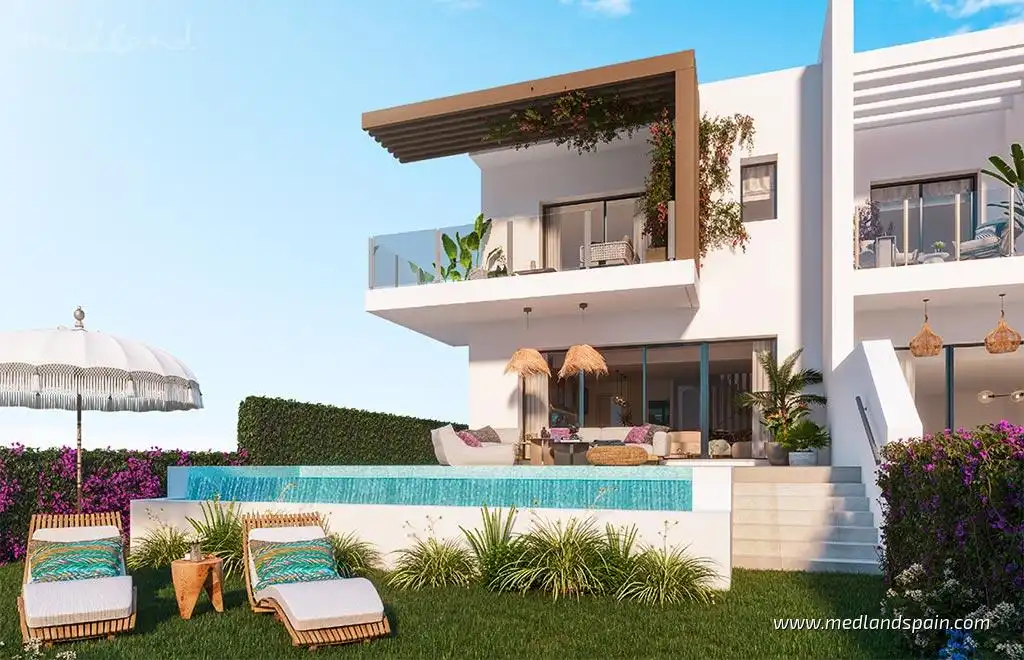 Casa adosada en venta en El Faro de Calaburra - Chaparral