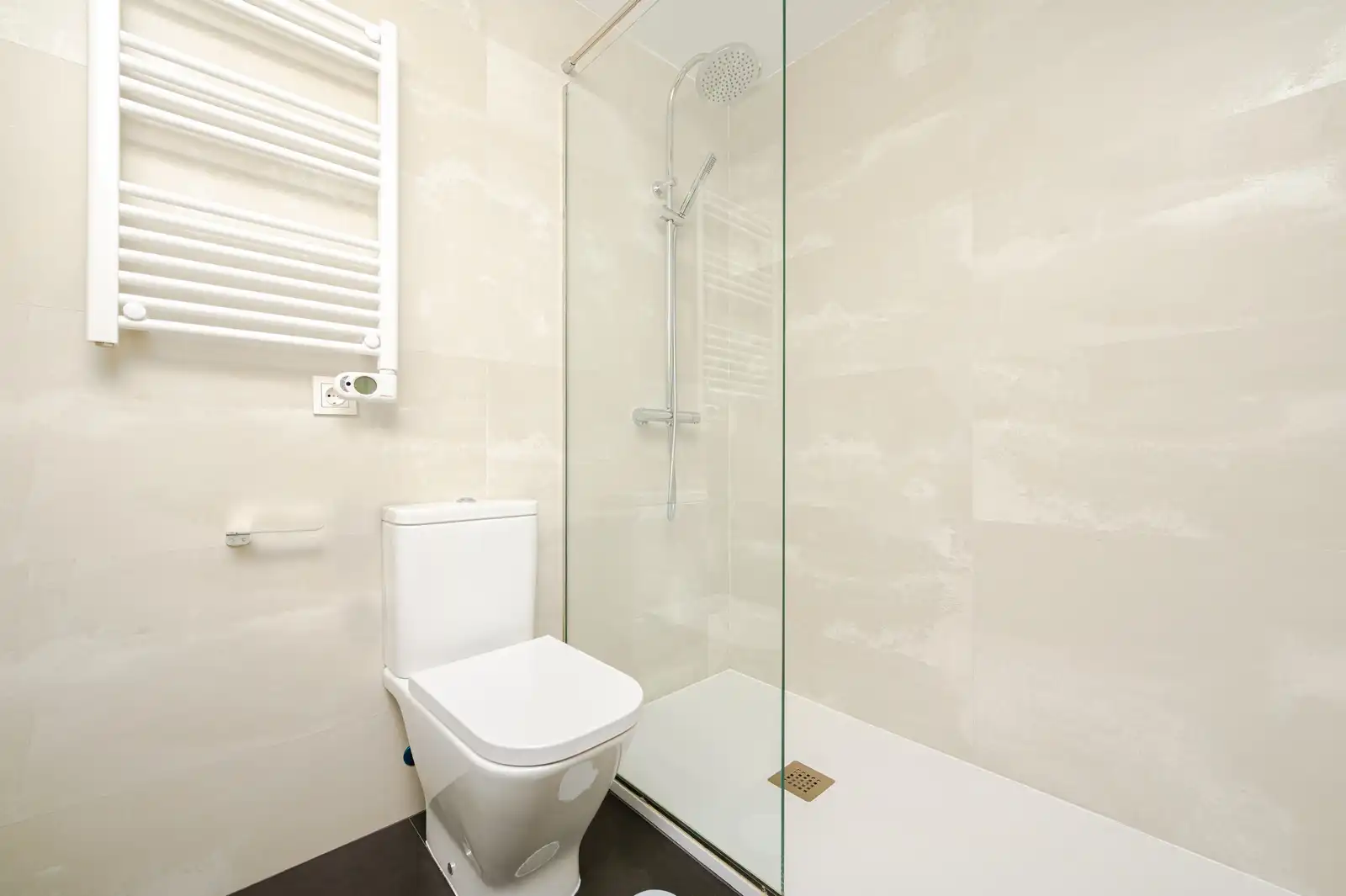 Bathroom of Study for rent in Madrid  with Storage room