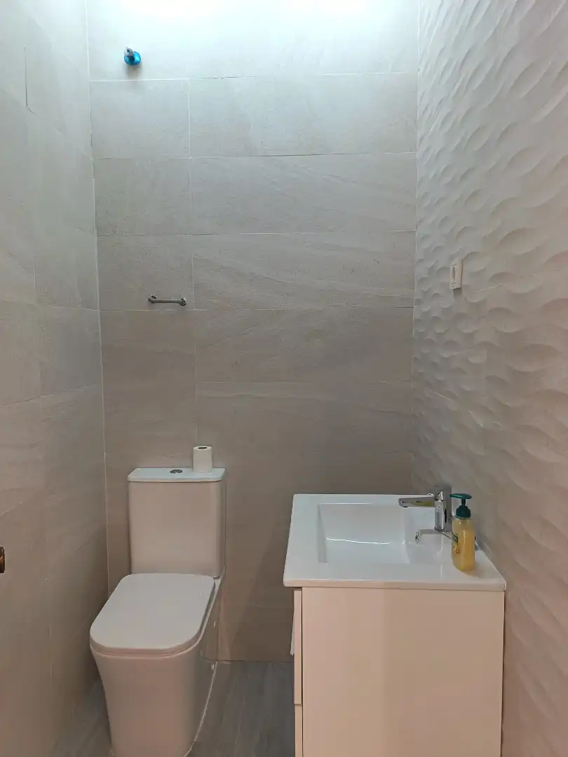 Badezimmer von Geschaftsraum zur Miete in Las Gabias