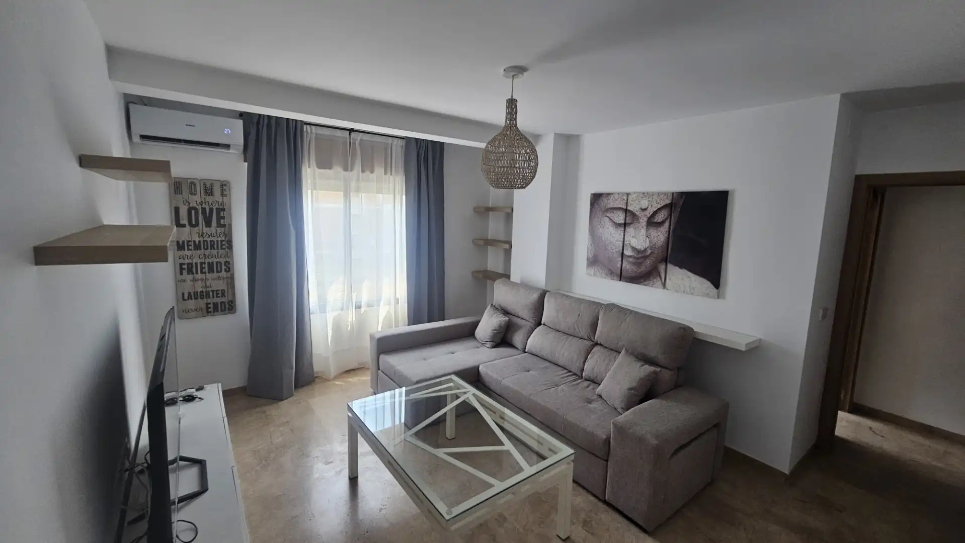 Wohnzimmer von Wohnung zur Miete in Córdoba mit Klimaanlage, Privatgarten und Möbliert