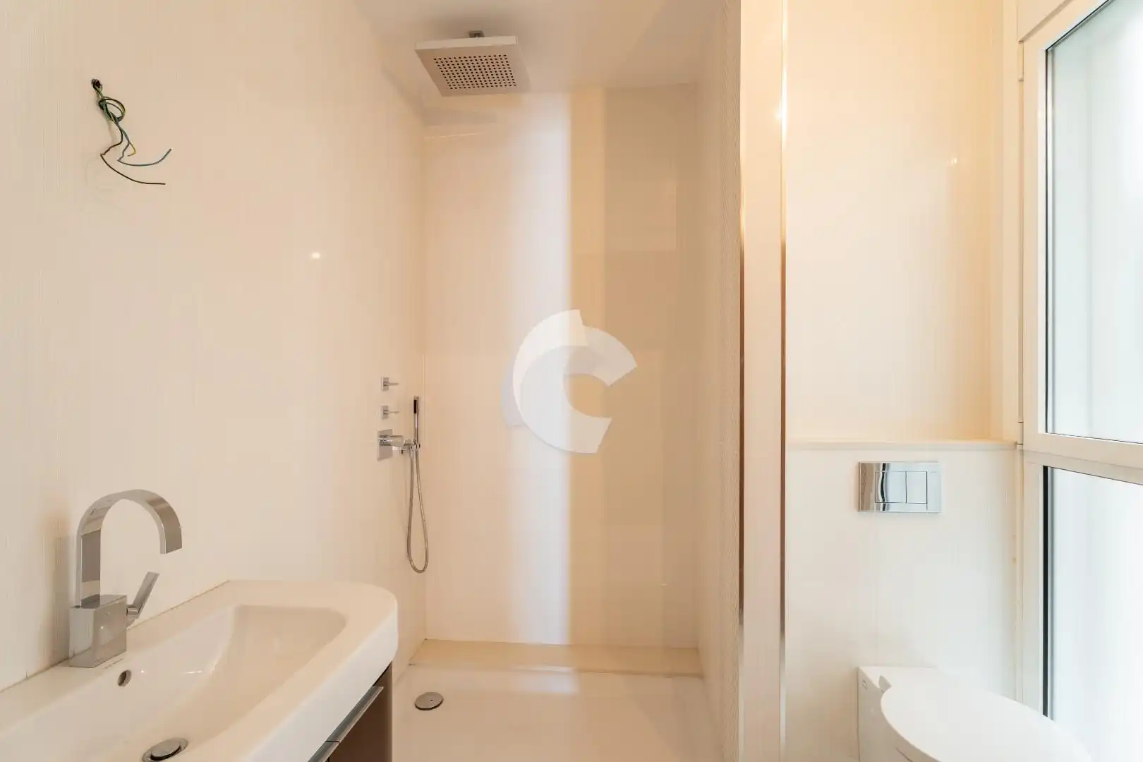 Bathroom of Flat for sale in Ourense Capital   with Heating, Parquet flooring and Storage room