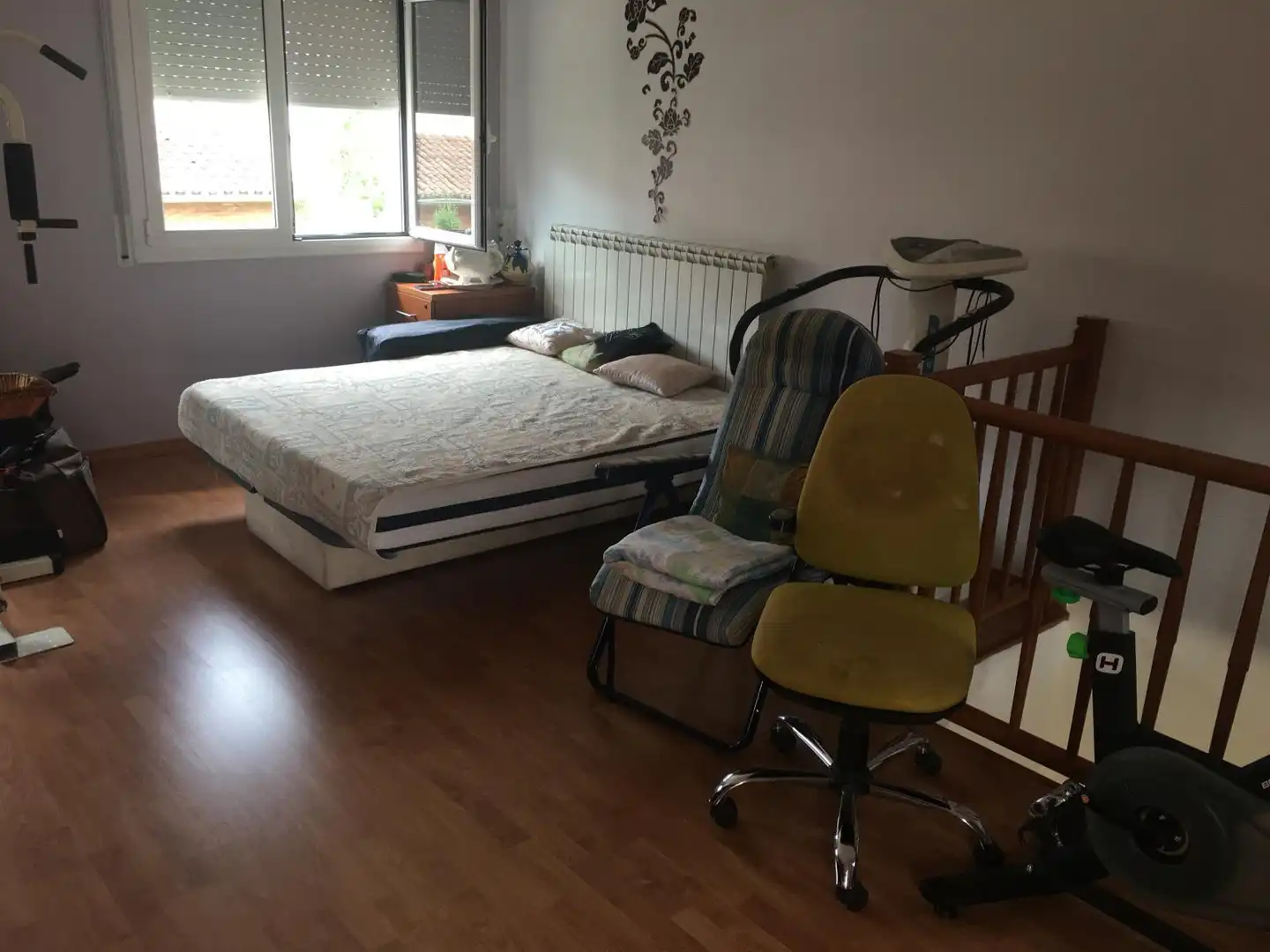Dormitori de Casa adosada en venda en Salt amb Aire condicionat, Calefacció i Jardí privat
