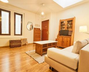 Living room of Flat to rent in  Madrid Capital  with Air Conditioner, Heating and Furnished