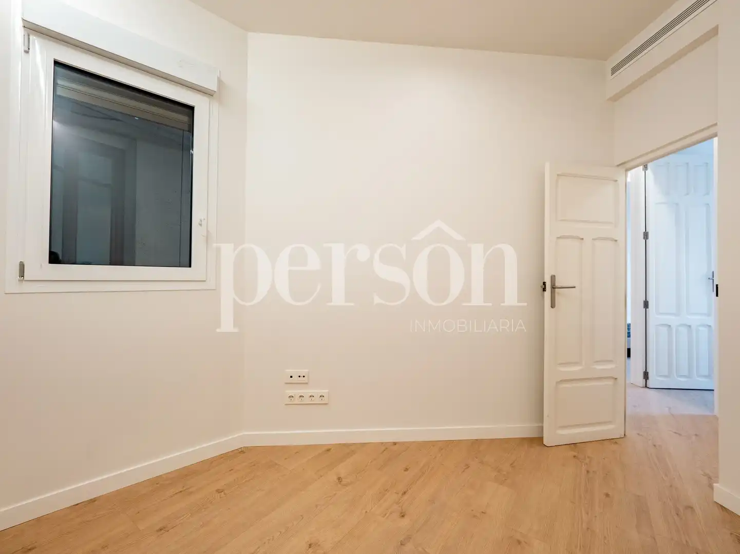 Bedroom of Flat for rent in Valencia  with Air Conditioner, Furnished and Balcony