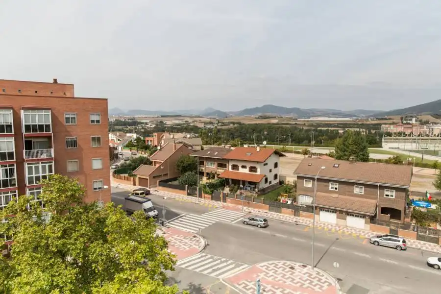 Vista exterior de Piso en venta en  Pamplona / Iruña con Calefacción, Parquet y Amueblado