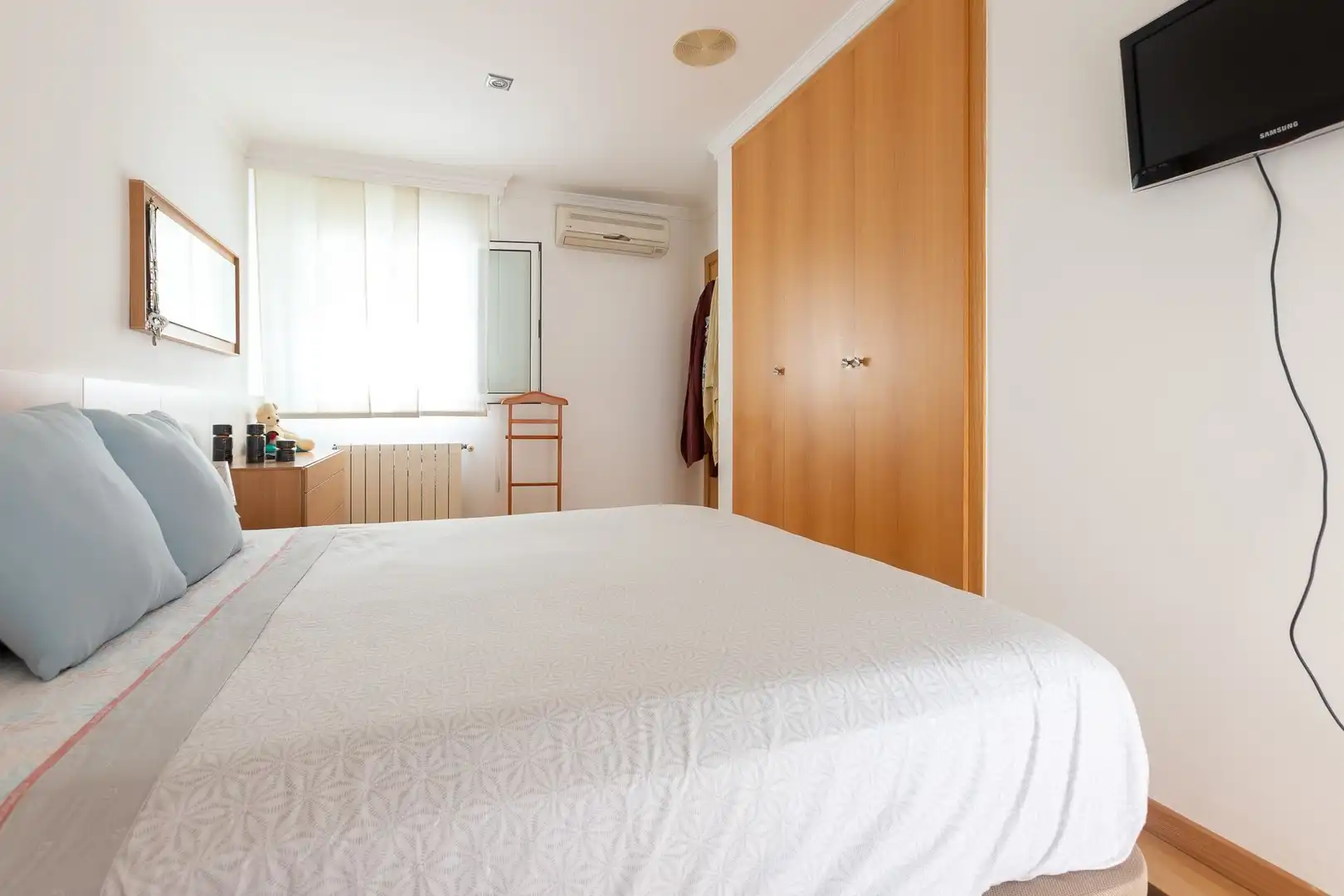 Schlafzimmer von Einfamilien-Reihenhaus zum Verkauf in Roses mit Klimaanlage, Heizung und Terrasse