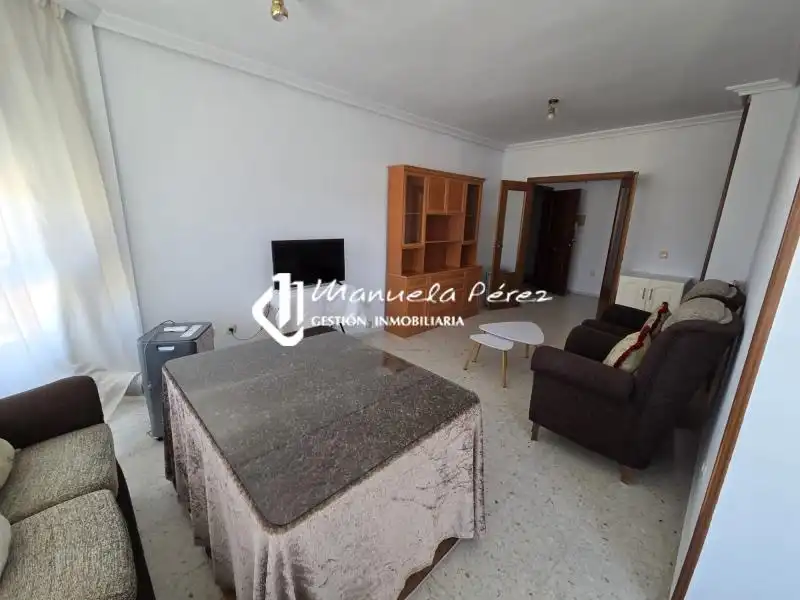 Außenansicht von Wohnung zur Miete in Cáceres mit Klimaanlage, Heizung und Terrasse