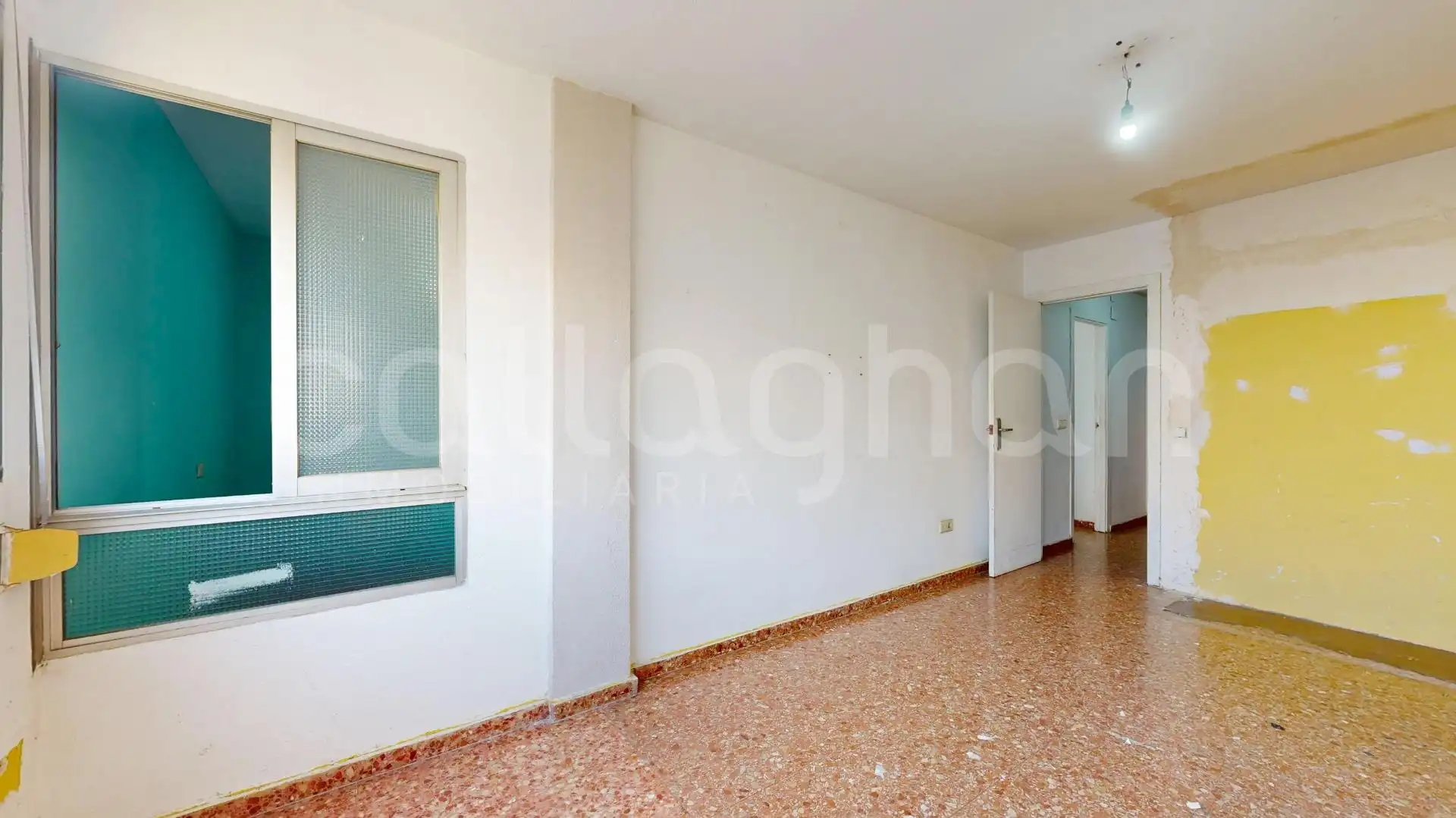 Flat for sale in Valencia  with Balcony