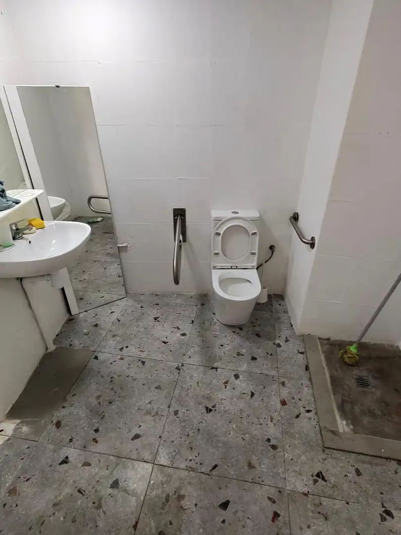 Badezimmer von Geschaftsraum zur Miete in Almansa