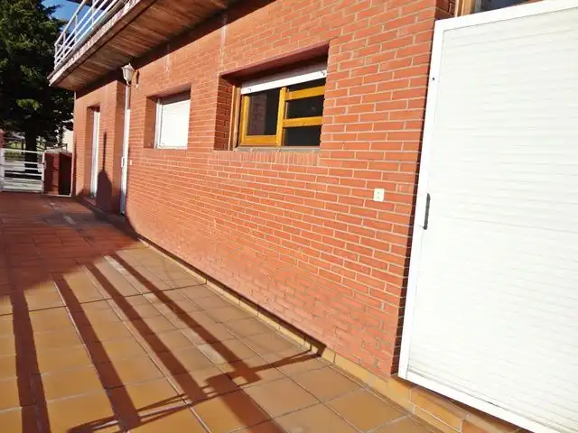 Casa adosada en venta en Hontoria del Pinar con Calefacción, Terraza y Trastero