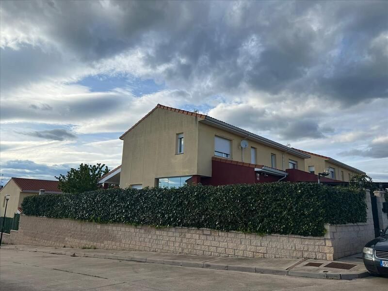 Casa o xalet en venda a GLORIA FUERTES, Modúbar de la Emparedada