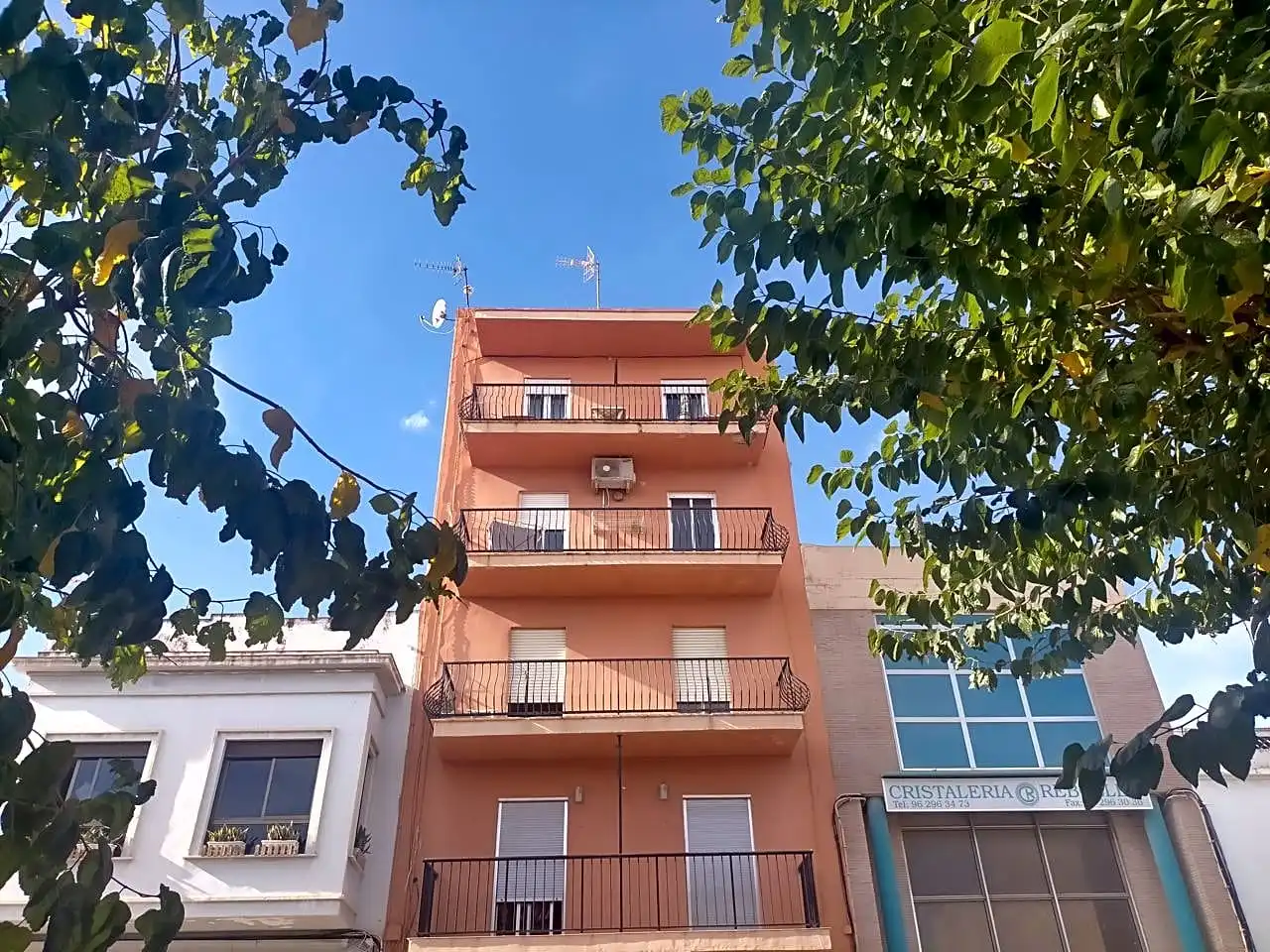 Vista exterior de Pis en venda en Oliva amb Balcó