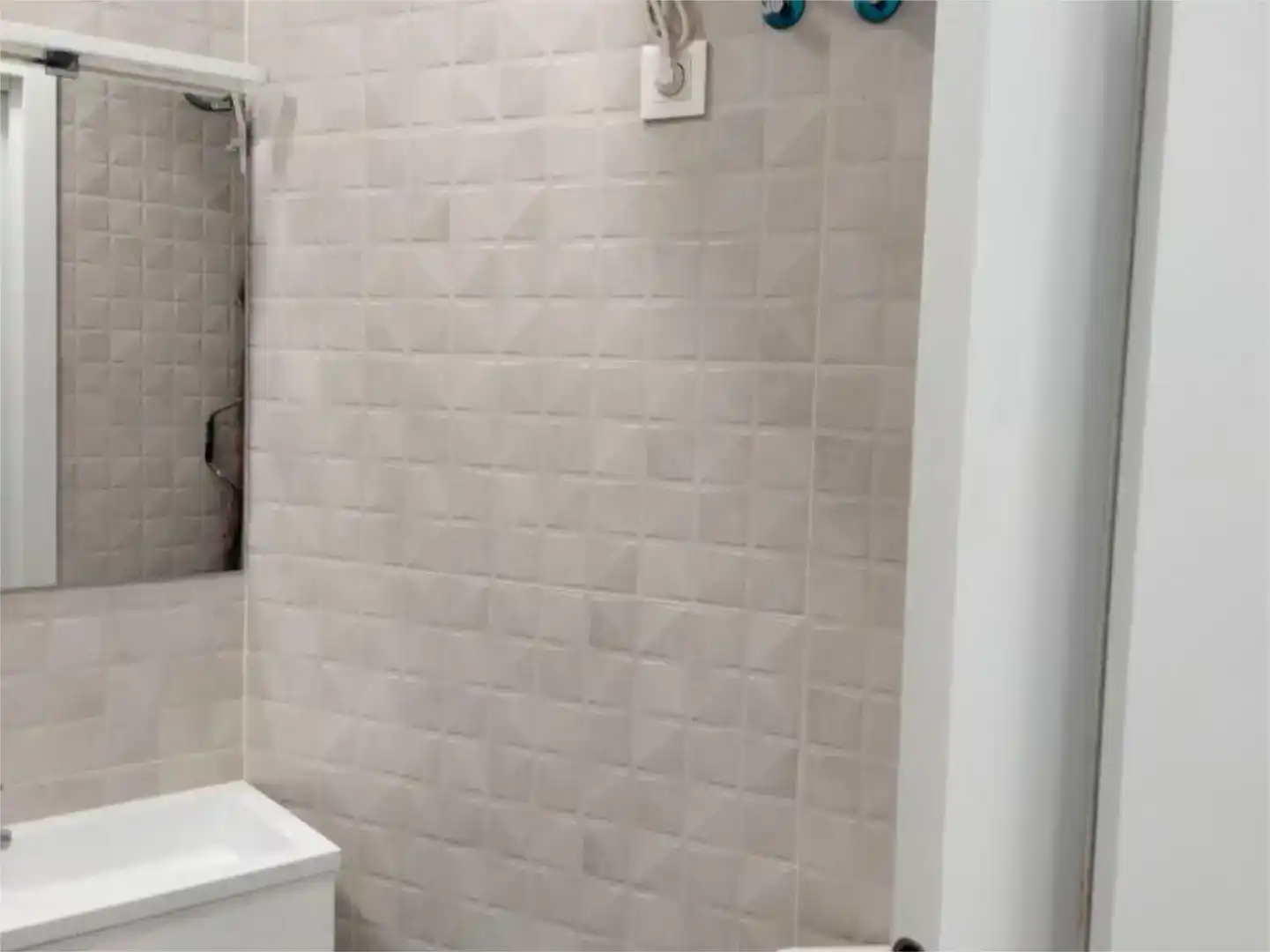 Bathroom of Study for rent in Valladolid  with Air Conditioner, Parquet flooring and Furnished
