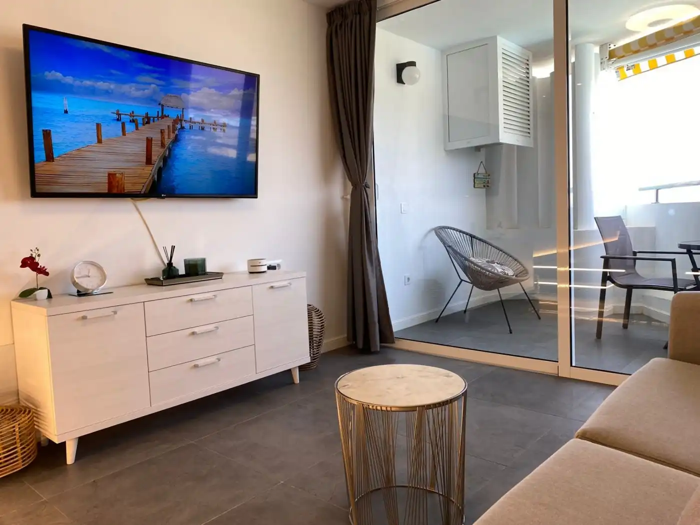 Sala d'estar de Apartament de lloguer en San Bartolomé de Tirajana amb Aire condicionat, Moblat i Balcó