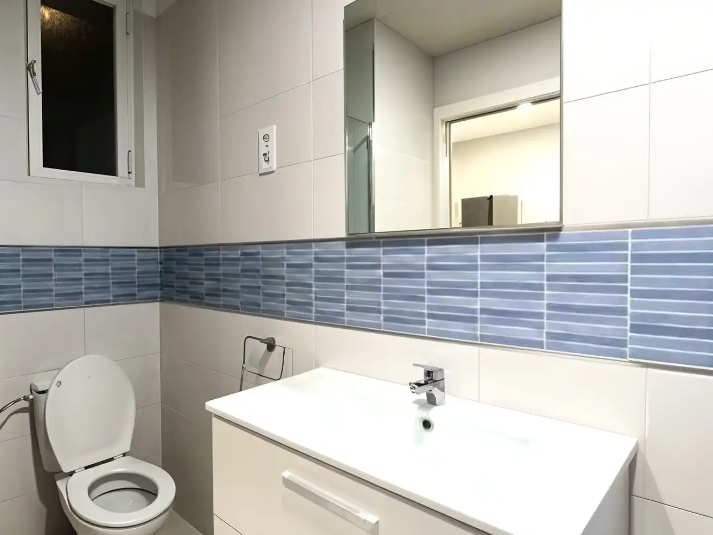 Badezimmer von Wohnung zur Miete in Madrid mit Klimaanlage, Heizung und Möbliert