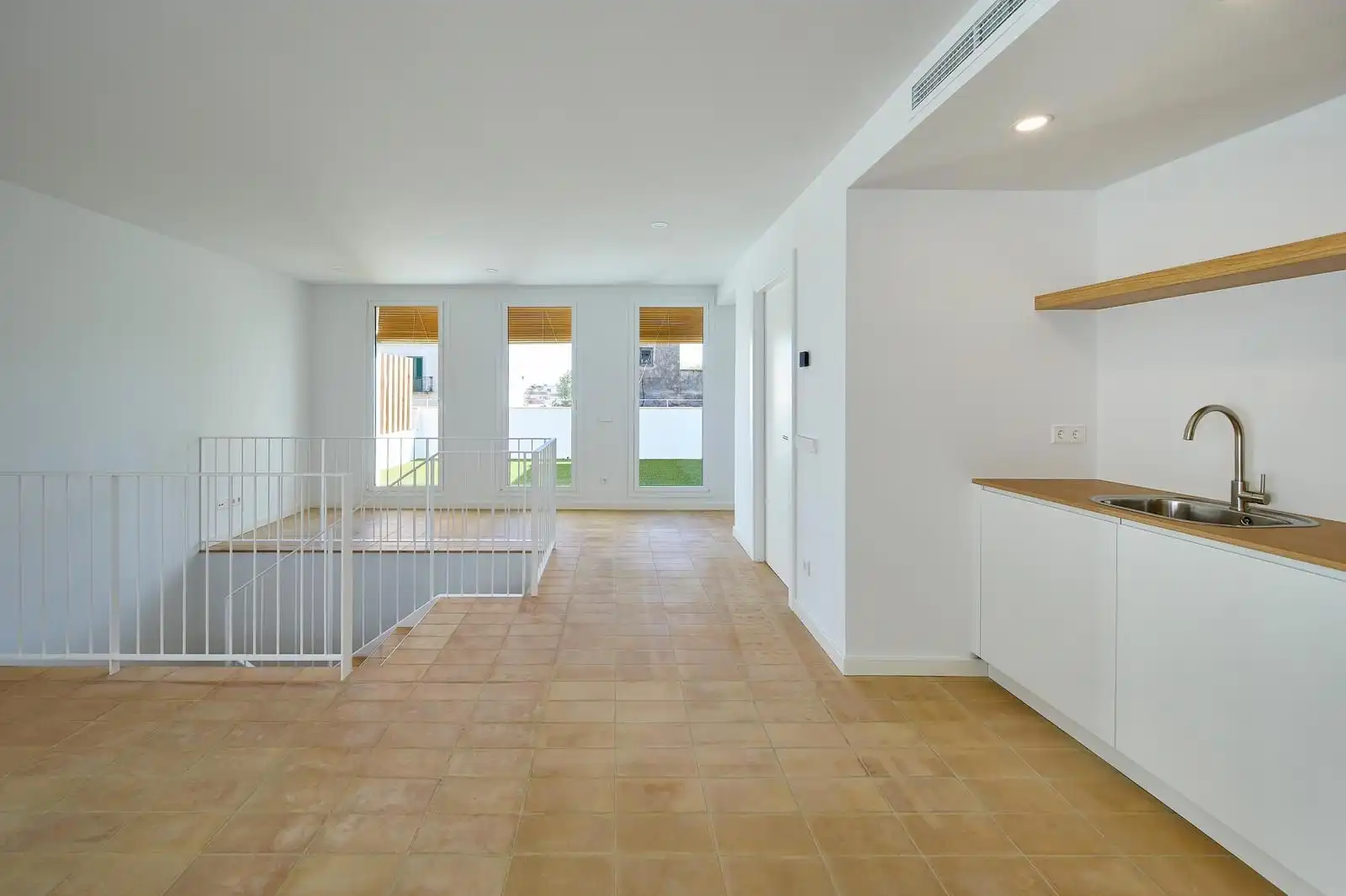 Sala de estar de Casa o chalet en venta en L'Escala con Aire acondicionado, Calefacción y Jardín privado