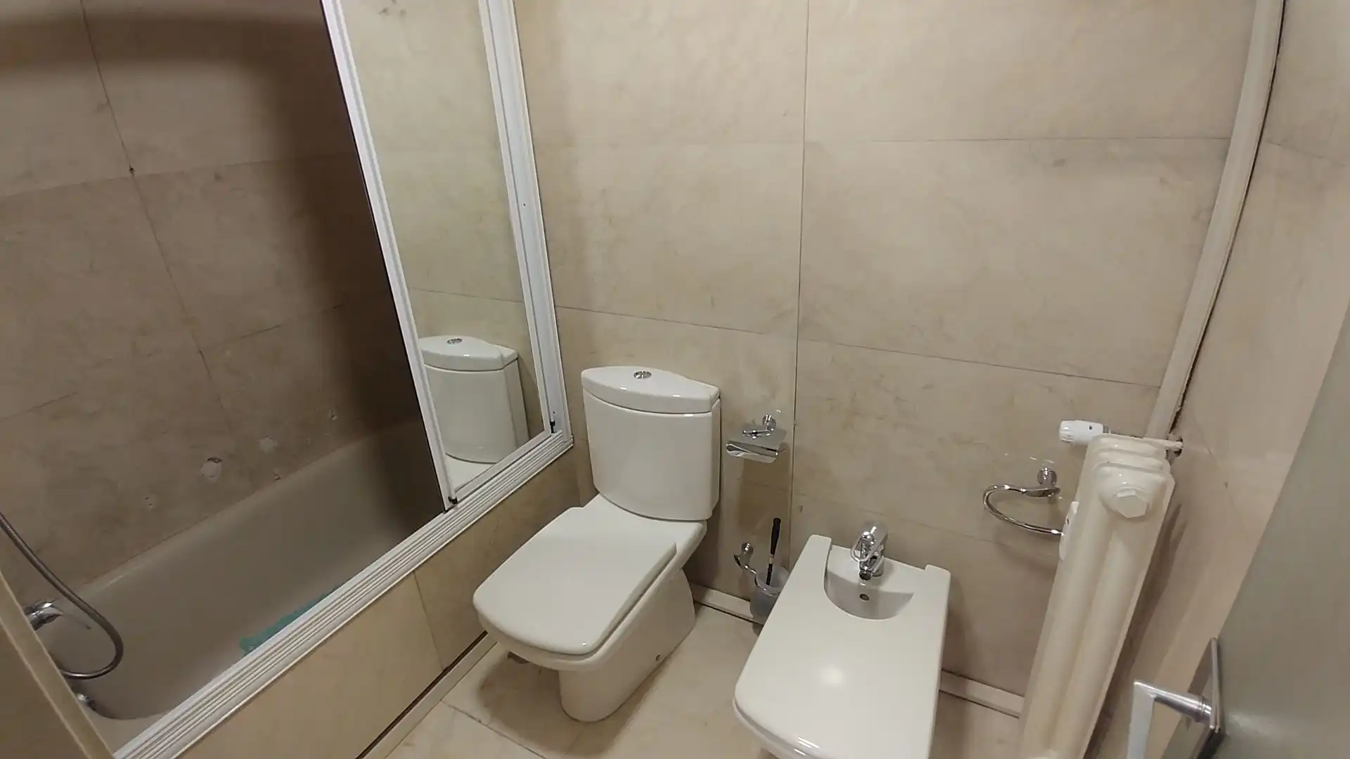 Baño de Apartamento de alquiler en Madrid con Aire acondicionado, Calefacción y Terraza