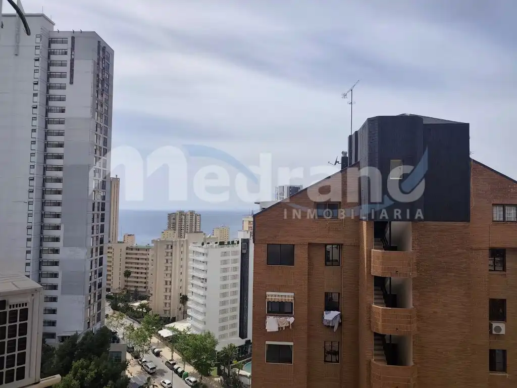 Außenansicht von Wohnung zum Verkauf in Benidorm mit Privatgarten, Schwimmbad und Möbliert