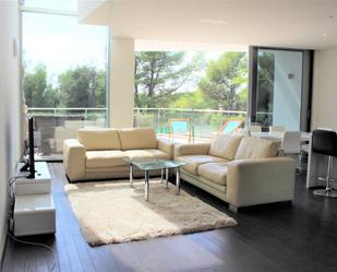 Living room of Single-family semi-detached to rent in Marbella  with Air Conditioner, Private garden and Terrace