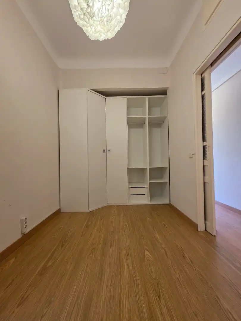 Schlafzimmer von Wohnung zur Miete in Madrid mit Heizung, Parkett und Balkon
