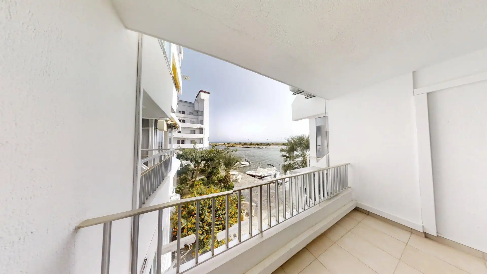 Balcony of Apartments for sale in Roses  with Air Conditioner, Heating and Private garden