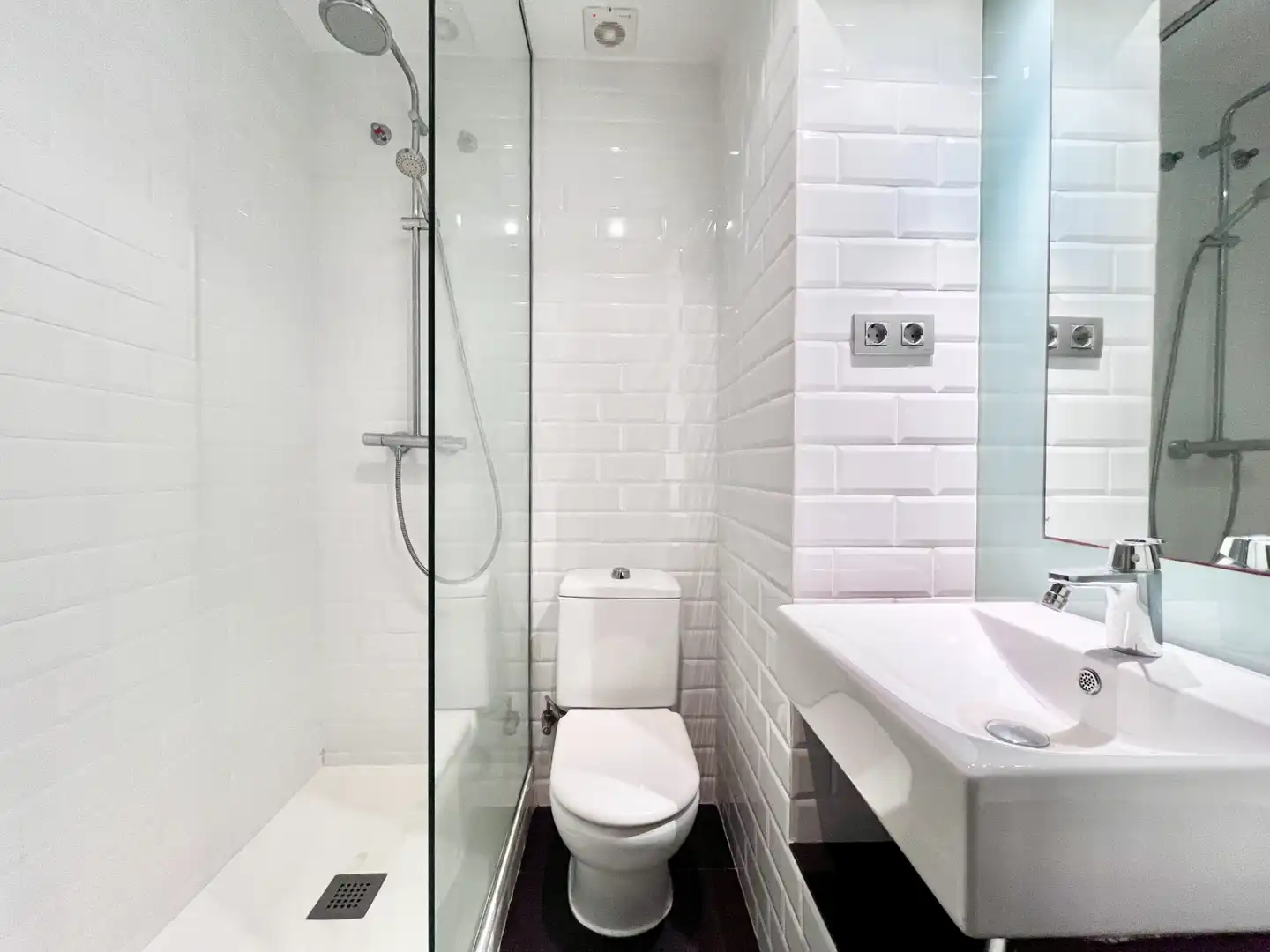 Bathroom of Flat for sale in Barcelona  with Air Conditioner, Heating and Parquet flooring
