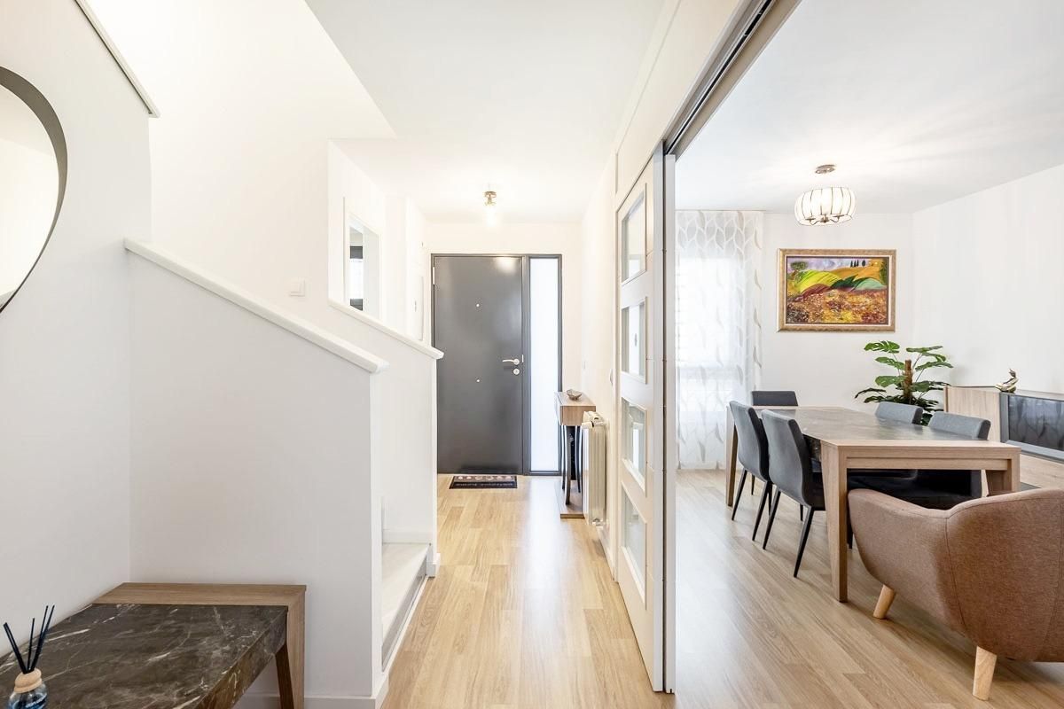 Single-family semi-detached for sale in Jun  with Air Conditioner, Heating and Storage room