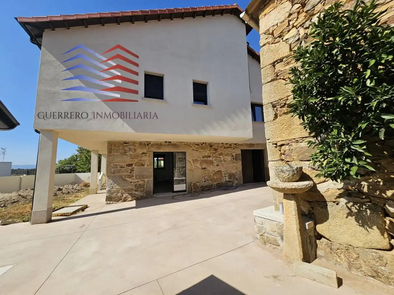 Vista exterior de Casa o chalet en venta en A Merca   con Calefacción, Terraza y Piscina
