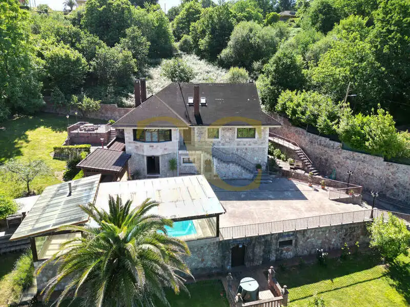 Vista exterior de Casa o xalet en venda en Oviedo  amb Calefacció, Jardí privat i Terrassa