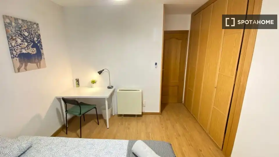 Habitación de Piso de alquiler en Madrid con Aire acondicionado, Calefacción y Amueblado