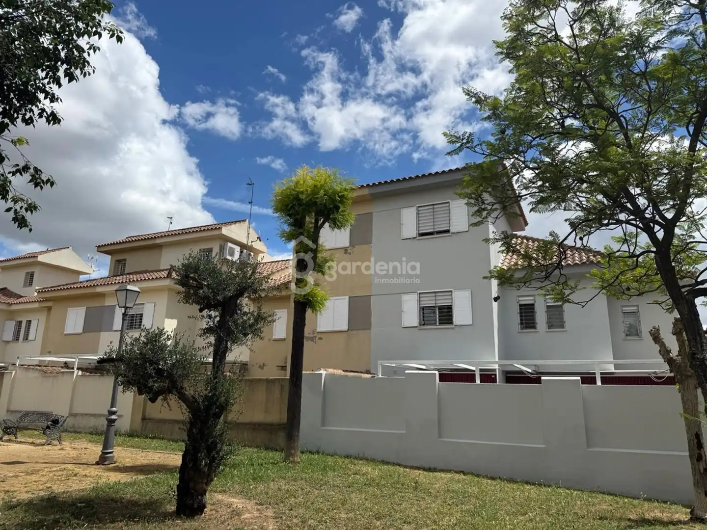 Vista exterior de Casa adosada en venta en Castilleja de la Cuesta con Aire acondicionado y Terraza