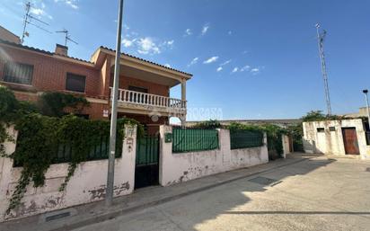 Vista exterior de Casa adosada en venda en Gerindote amb Aire condicionat, Calefacció i Jardí privat