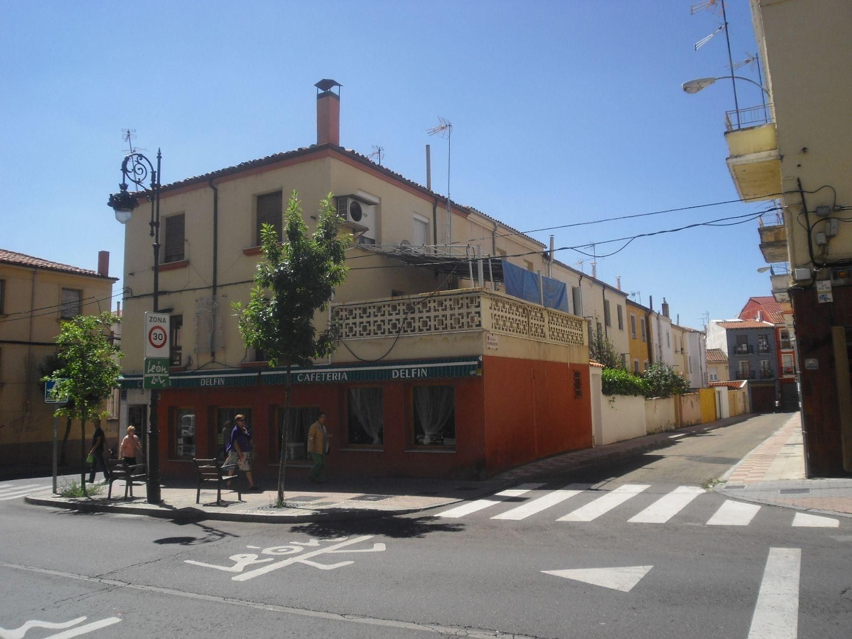 Casa adosada en venda en León Capital  amb Calefacció i Terrassa