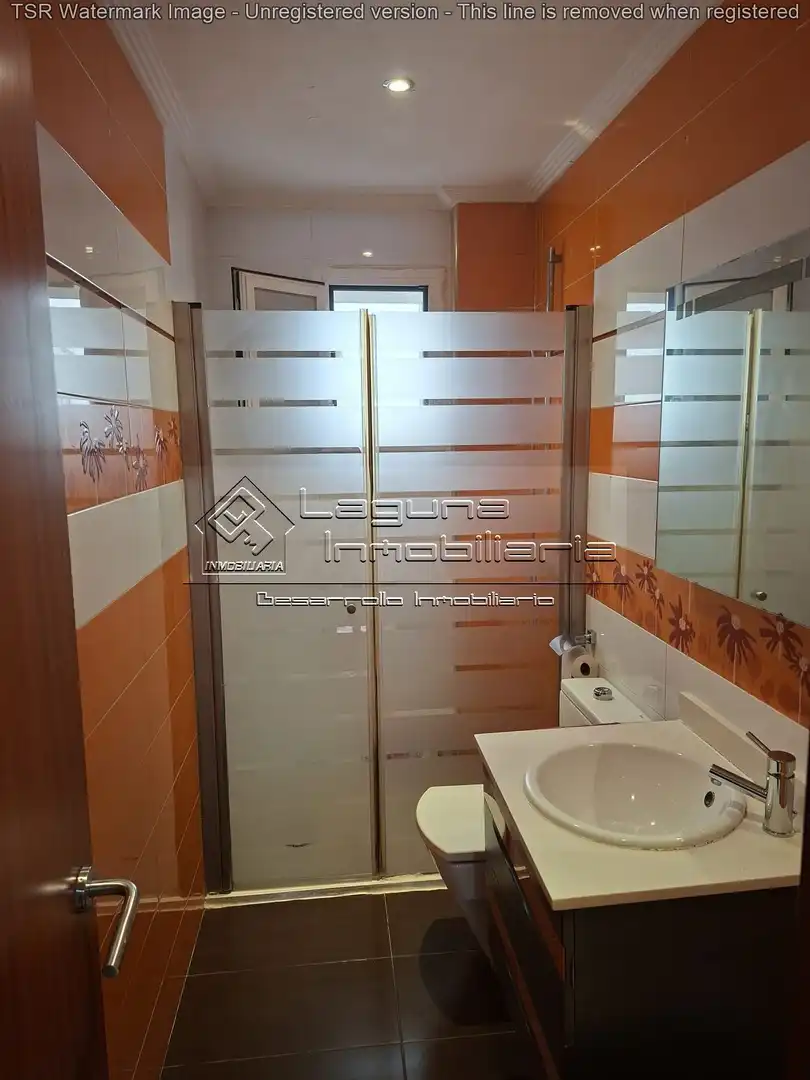 Baño de Piso en venta en Cádiz con Aire acondicionado