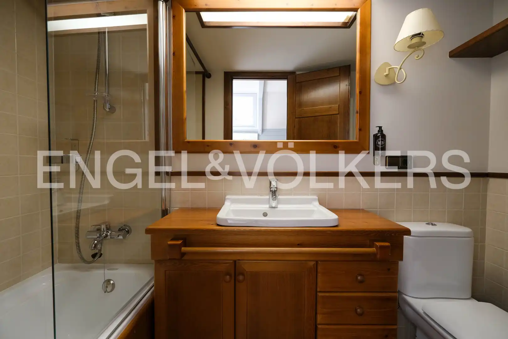 Baño de Piso en venta en Naut Aran con Trastero y Balcón