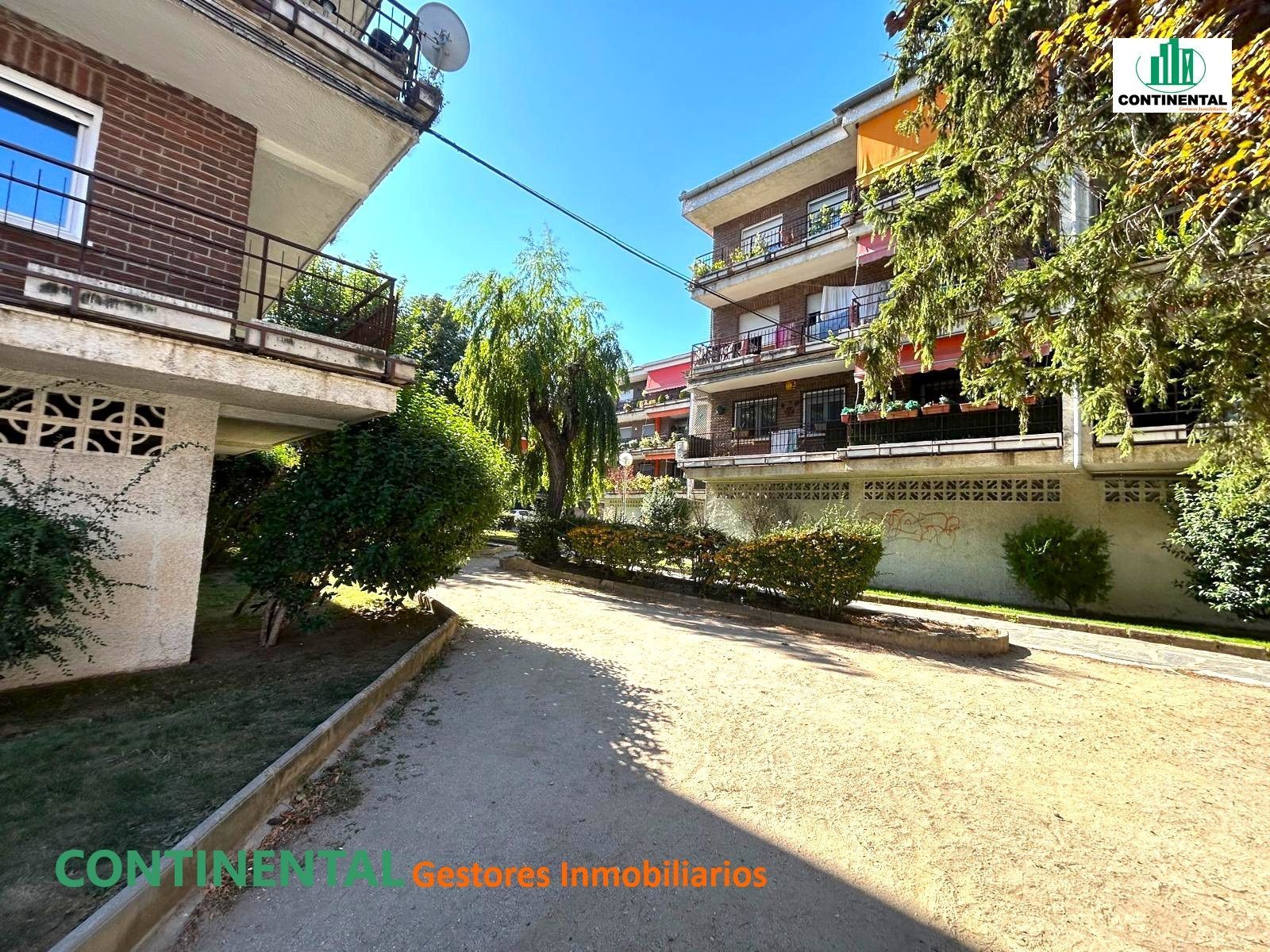 Vista exterior de Dúplex en venda en Collado Villalba amb Terrassa, Traster i Piscina comunitària