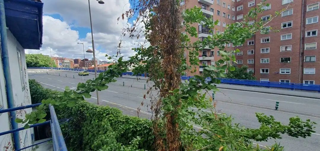 Vista exterior de Casa adosada en venda en Bilbao  amb Aire condicionat, Calefacció i Jardí privat