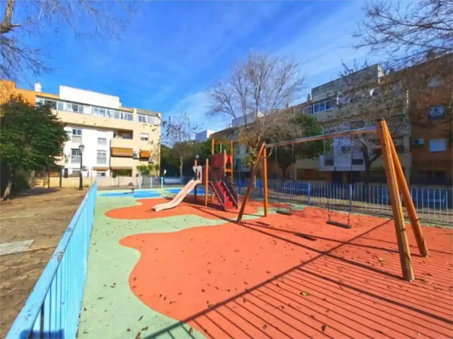 Vista exterior de Pis en venda en Mairena del Aljarafe amb Aire condicionat i Terrassa