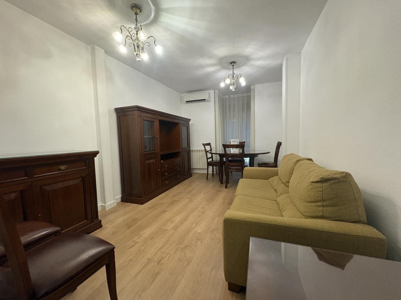 Sala d'estar de Pis de lloguer en  Madrid Capital amb Aire condicionat, Calefacció i Moblat