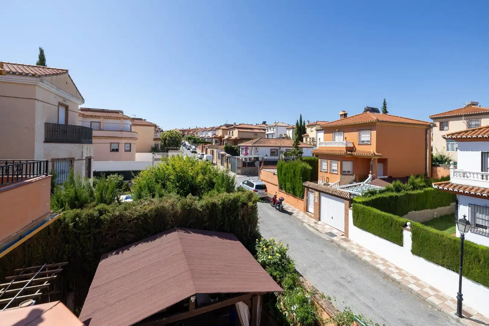 Vista exterior de Casa o chalet en venta en Cúllar Vega con Aire acondicionado, Calefacción y Jardín privado