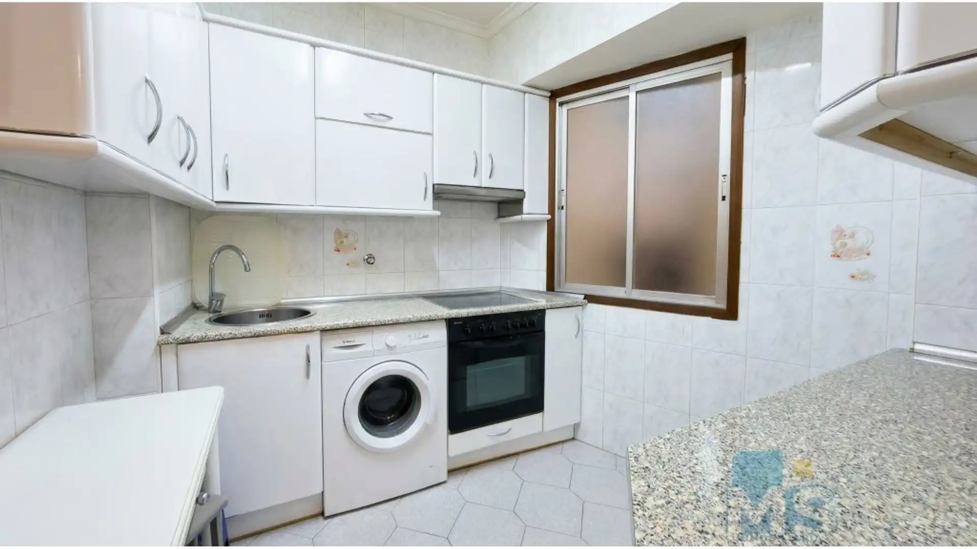 Cuina de Pis en venda en Donostia - San Sebastián  amb Calefacció, Forn i Balcó