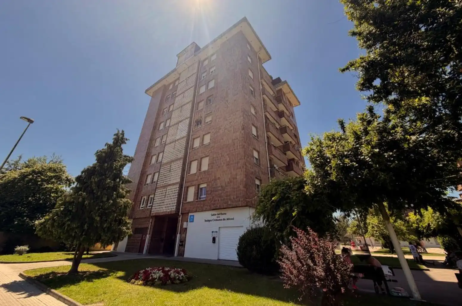 Vista exterior de Pis en venda en Torrelavega  amb Calefacció, Jardí privat i Parquet
