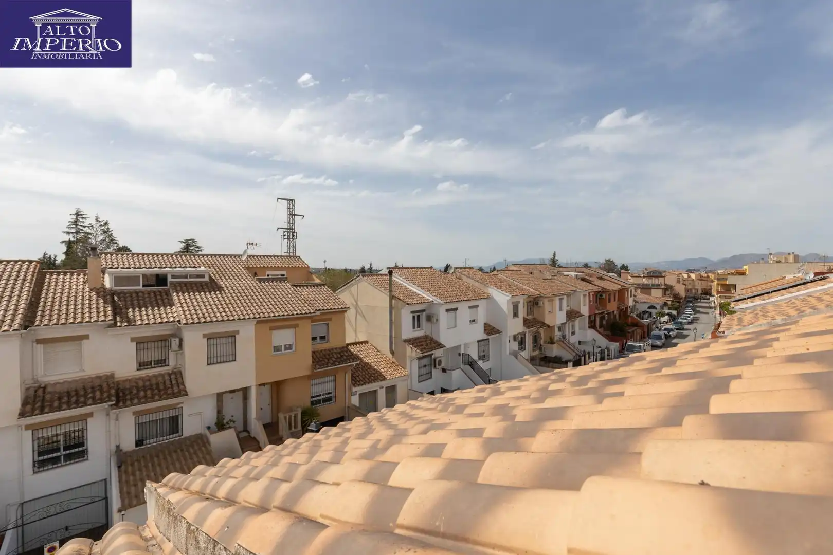 Außenansicht von Haus oder Chalet zum Verkauf in Churriana de la Vega mit Klimaanlage, Terrasse und Balkon