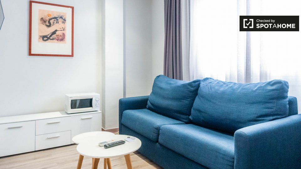 Living room of Flat to rent in  Barcelona Capital  with Air Conditioner, Heating and Furnished