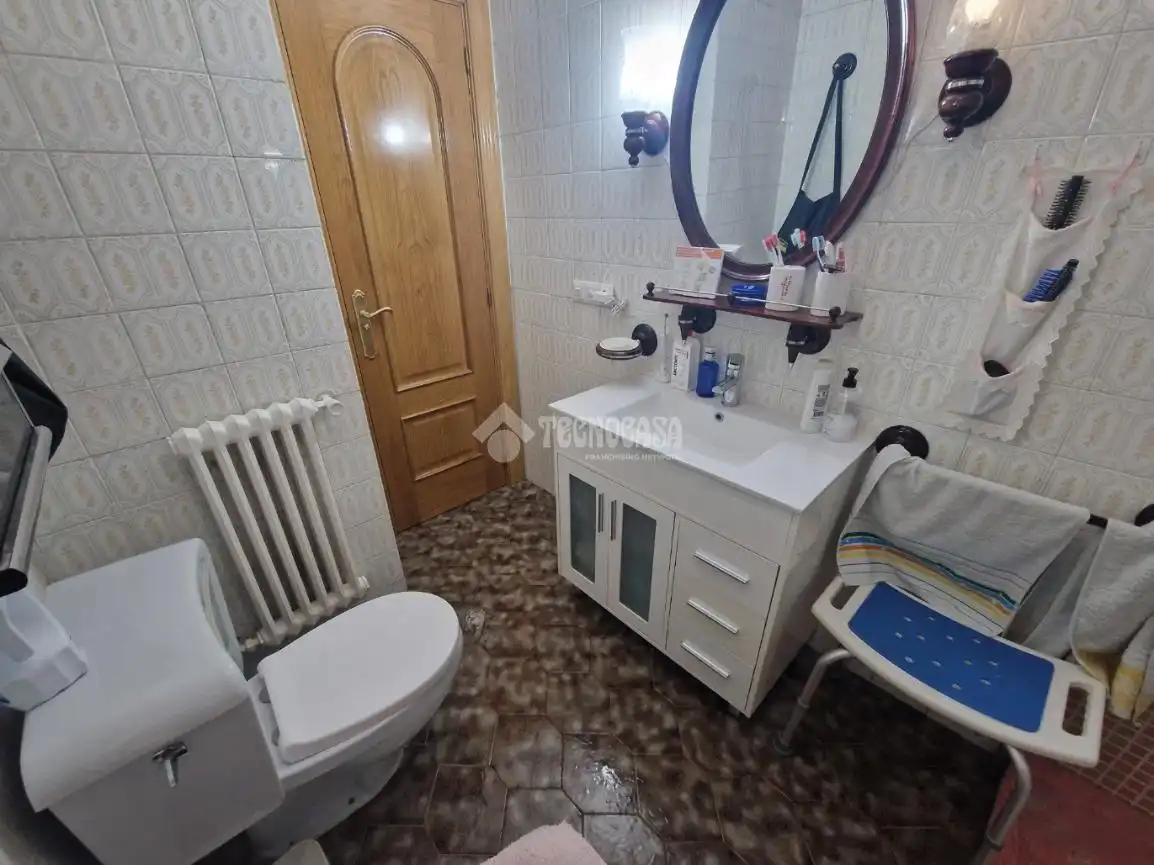 Baño de Piso en venta en Palencia con Calefacción, Parquet y Terraza