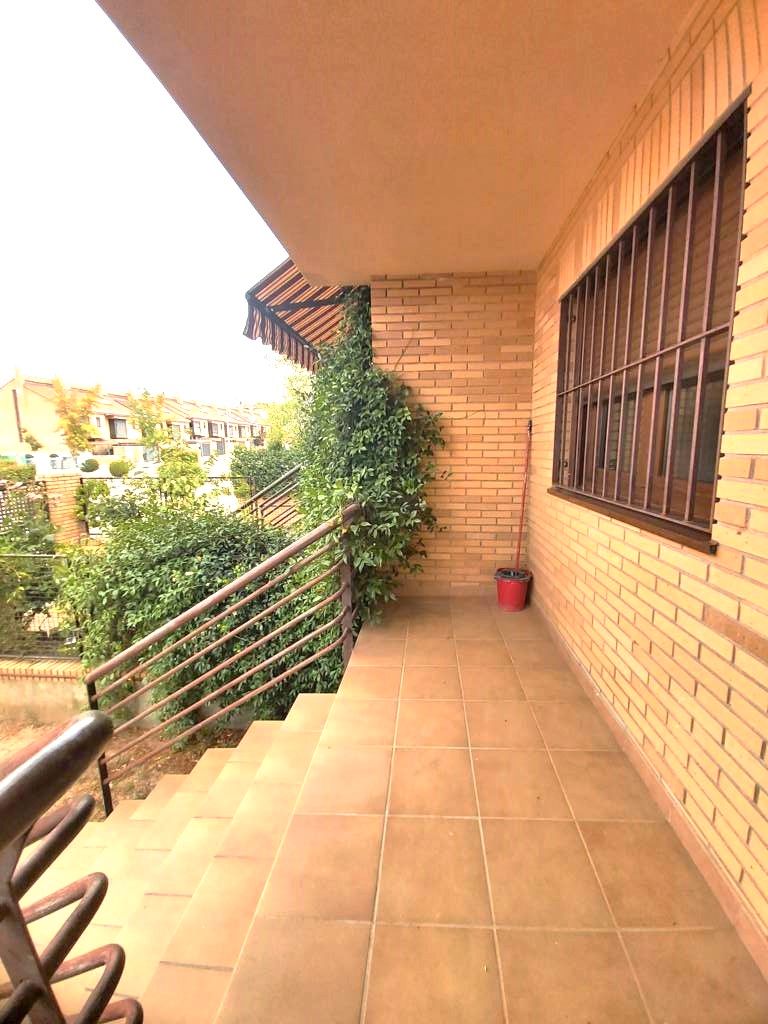 Terrassa de Casa o xalet en venda en Navalcarnero amb Calefacció, Jardí privat i Parquet