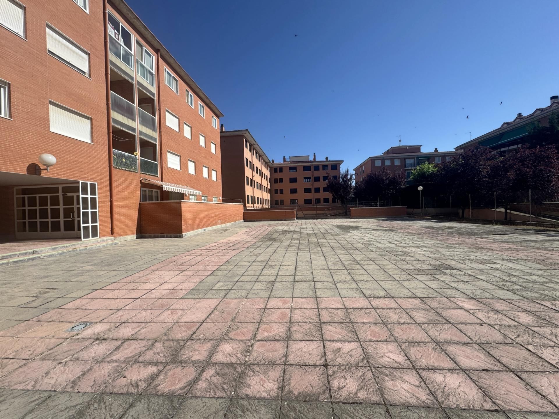 Aparcament de Pis en venda en Ávila Capital amb Calefacció, Parquet i Terrassa