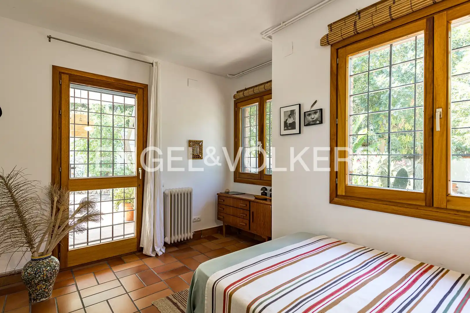 Habitación de Finca rústica en venta en Vilanova i la Geltrú con Calefacción, Jardín privado y Terraza