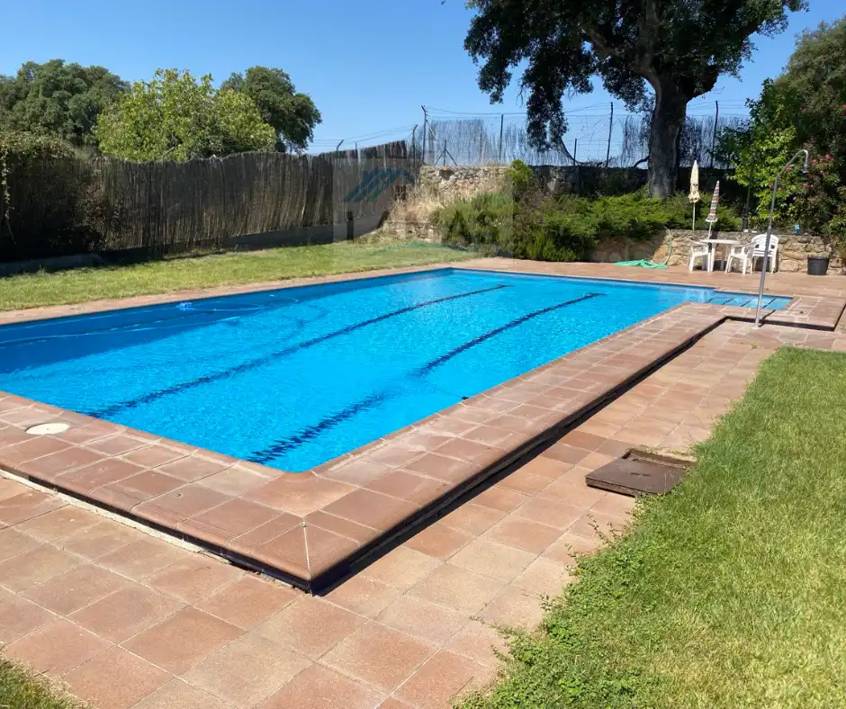 Piscina de Finca rústica en venda en Navalmoral de la Mata amb Aire condicionat, Calefacció i Jardí privat